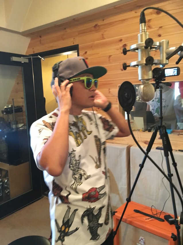 レコーディング中のMC KENTAROW