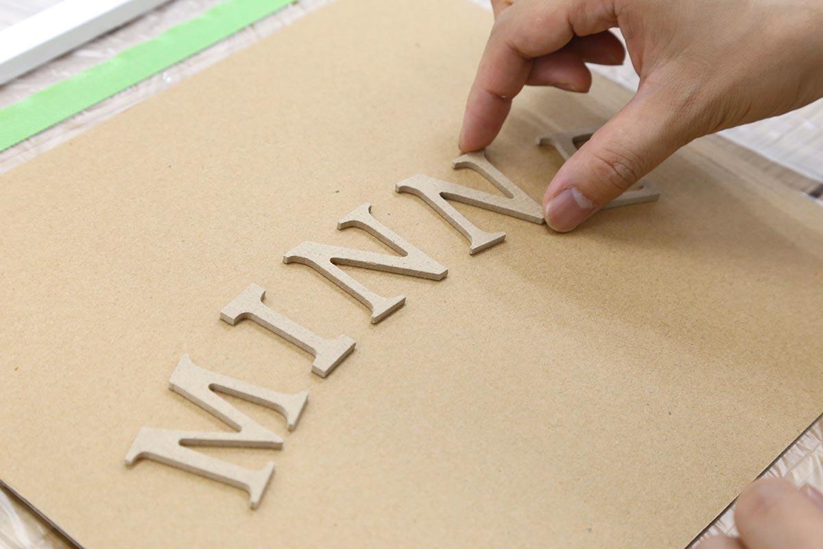 写真5. メッセージボードに文字を並べる