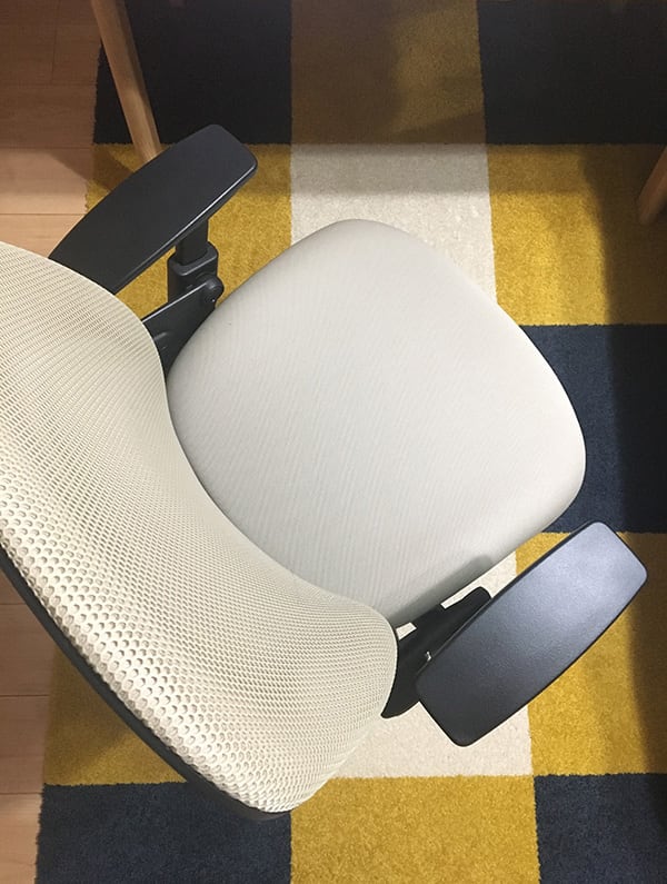 先輩デザイナーのおしゃれなチェアマット