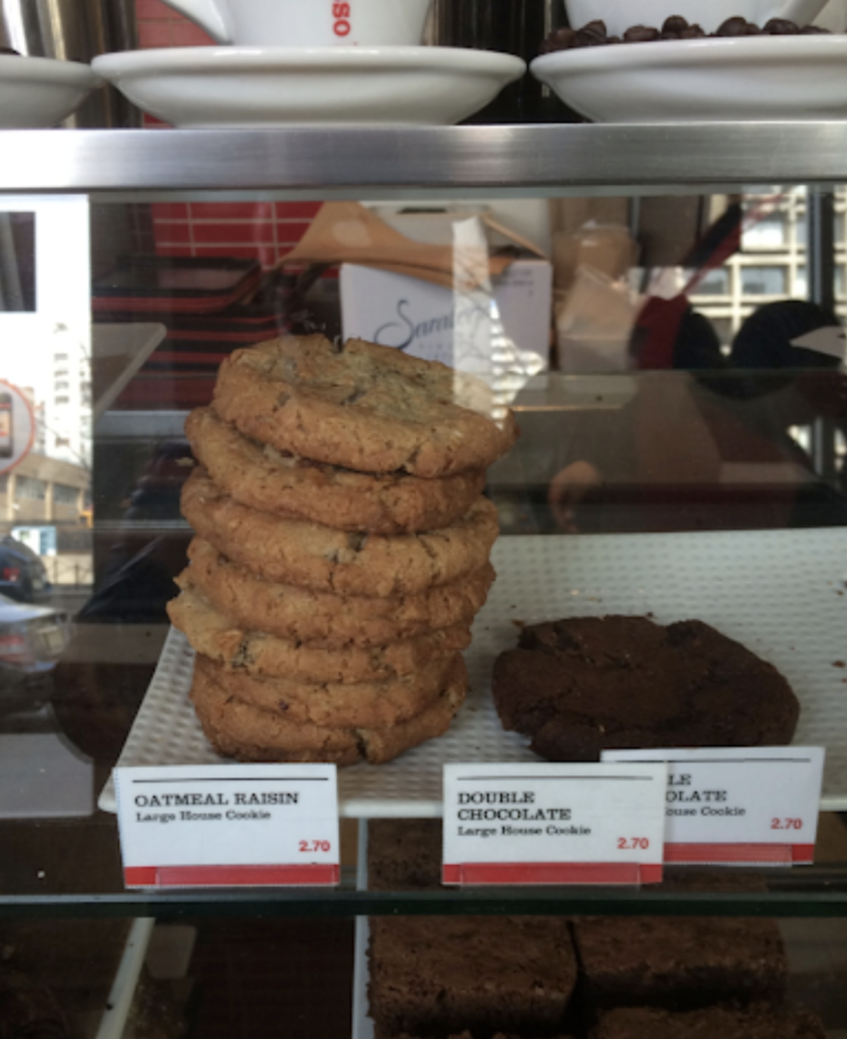 【写真】ショーケースに並んだクッキーの様子