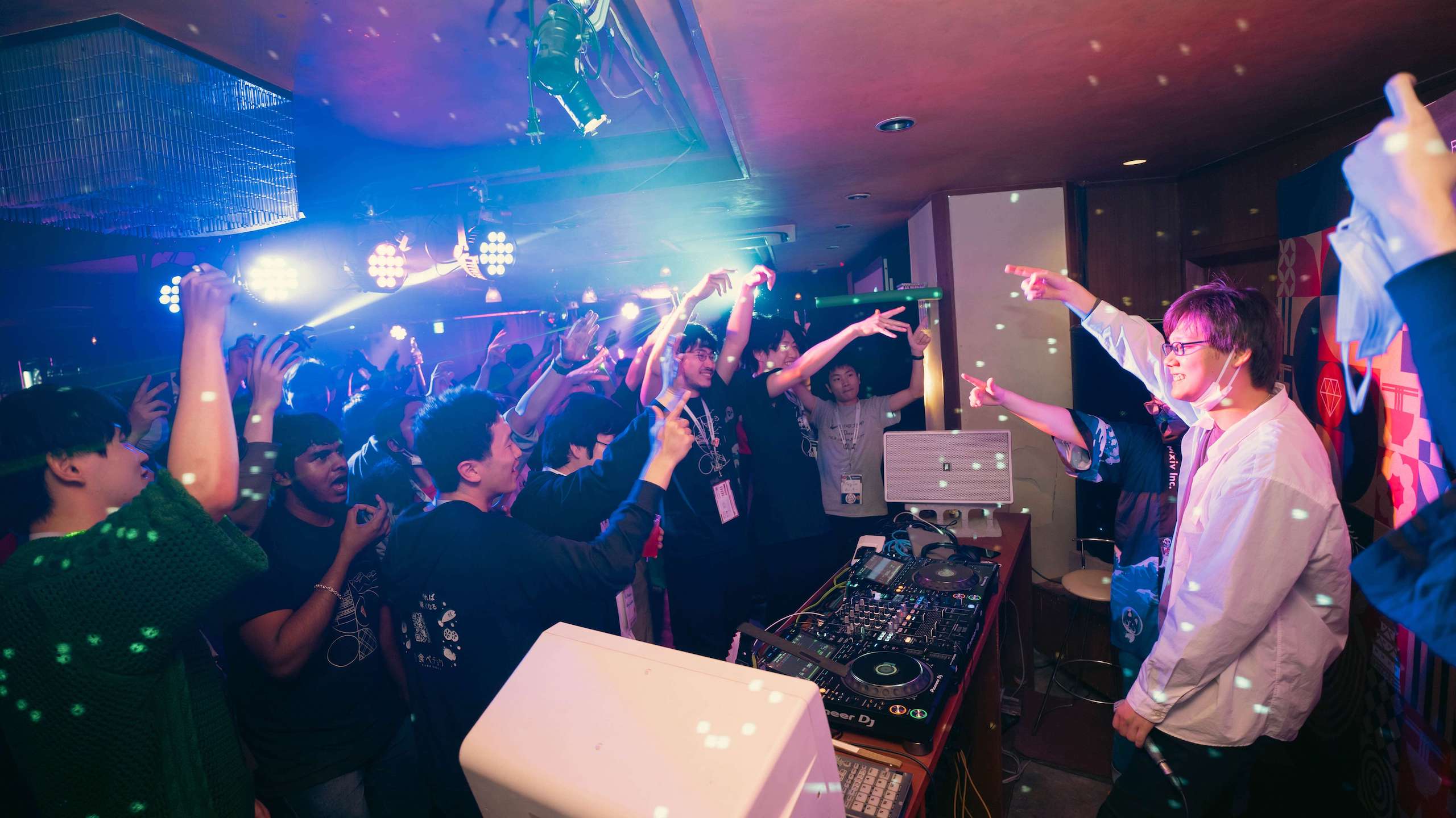 みんなで盛り上がってる様子