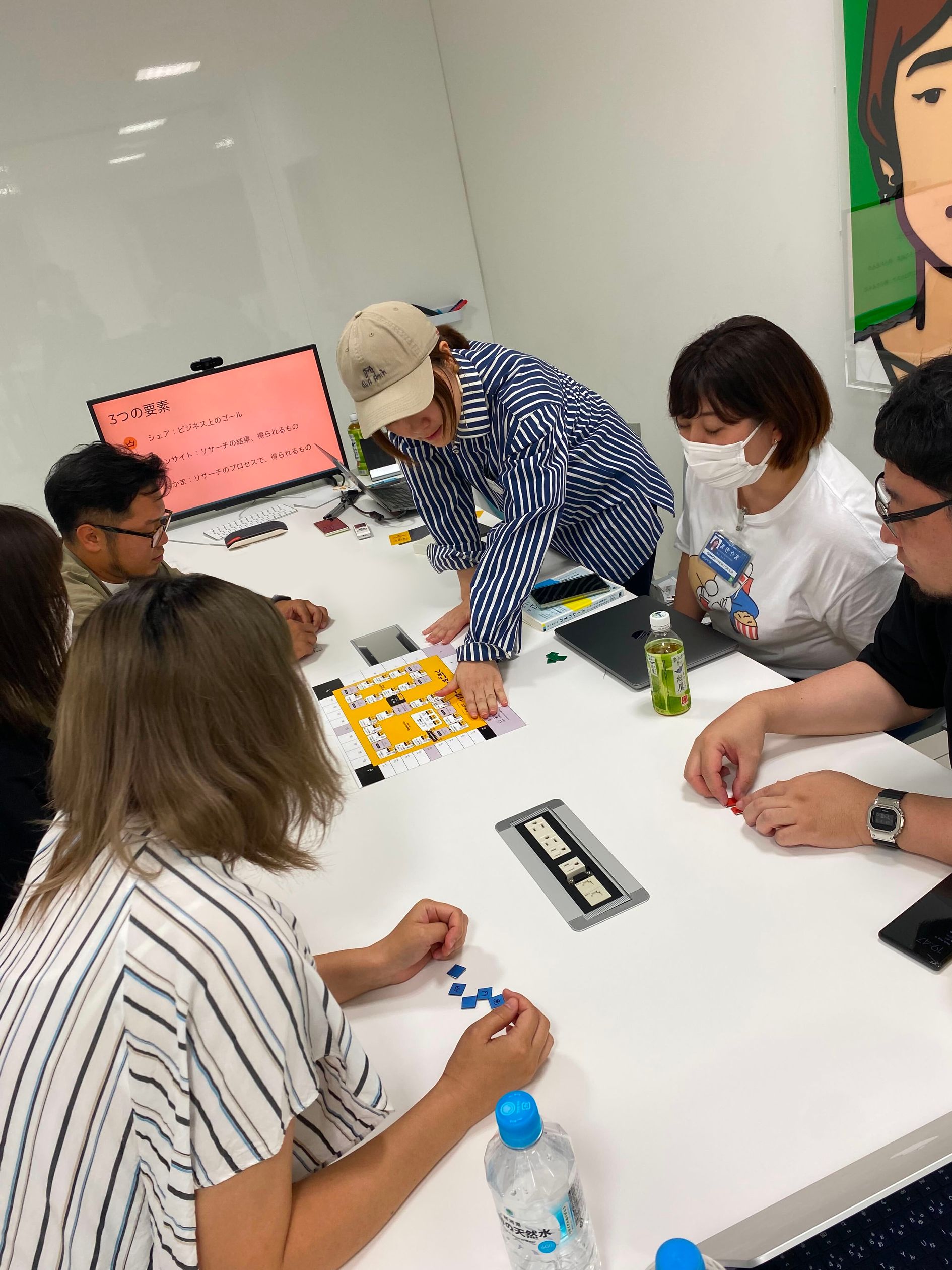ペパボのオフィスでリサーチボードゲームをプレイしている写真