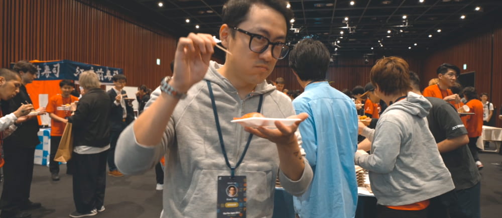 GMO寿司を食べるEvan You