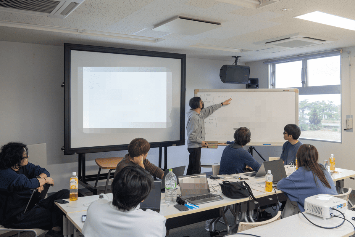 バッチ処理について話し合う様子