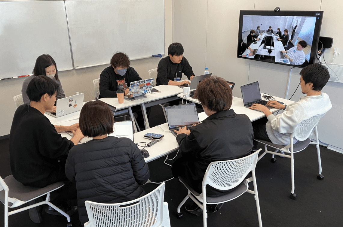 オフィス上でインシデント対応に当たっている様子