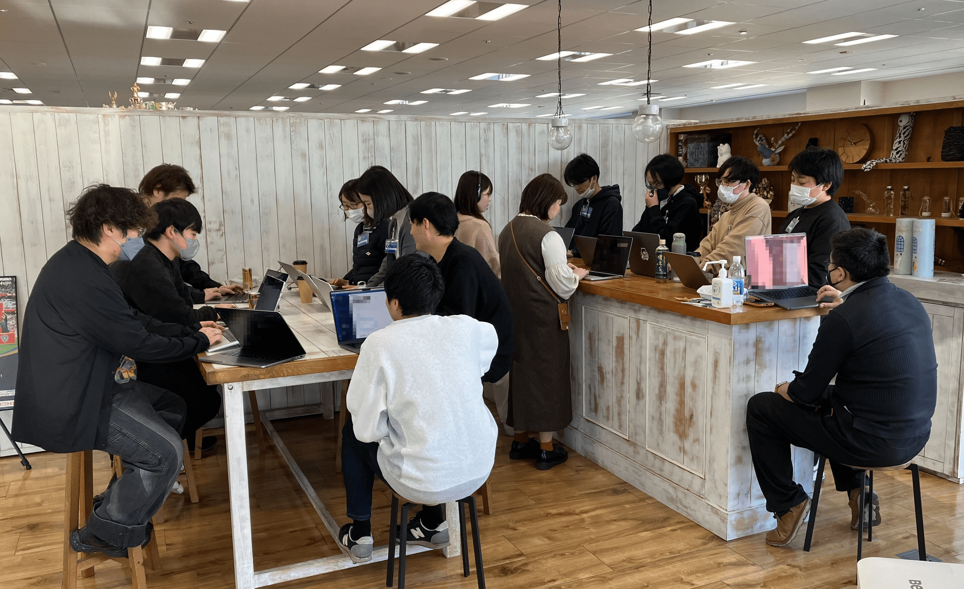 演習後に振り返りをしている様子