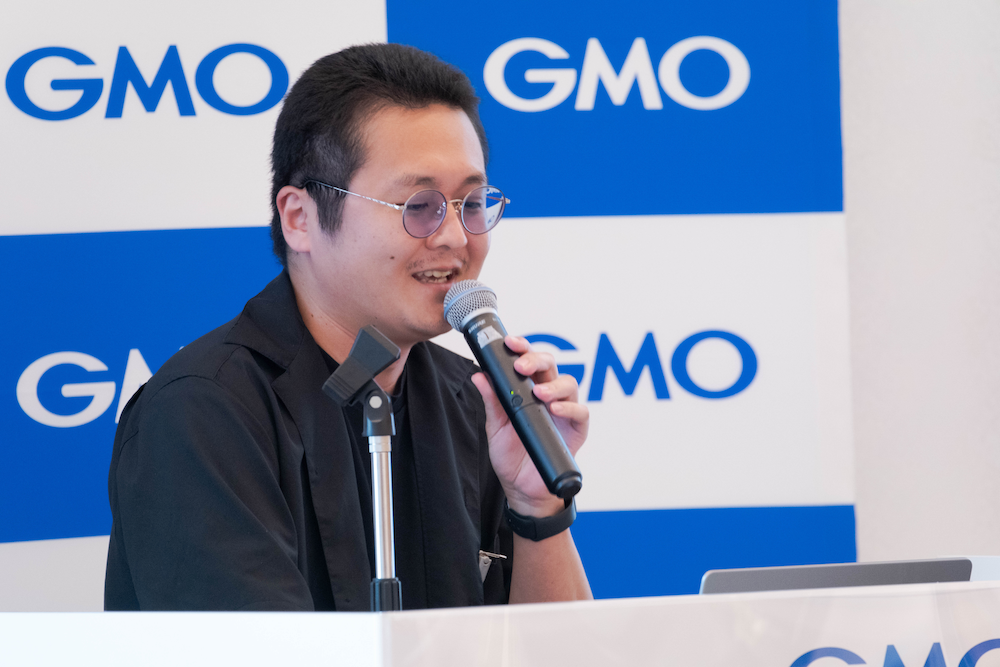 本項の話者であるgurasanの登壇写真