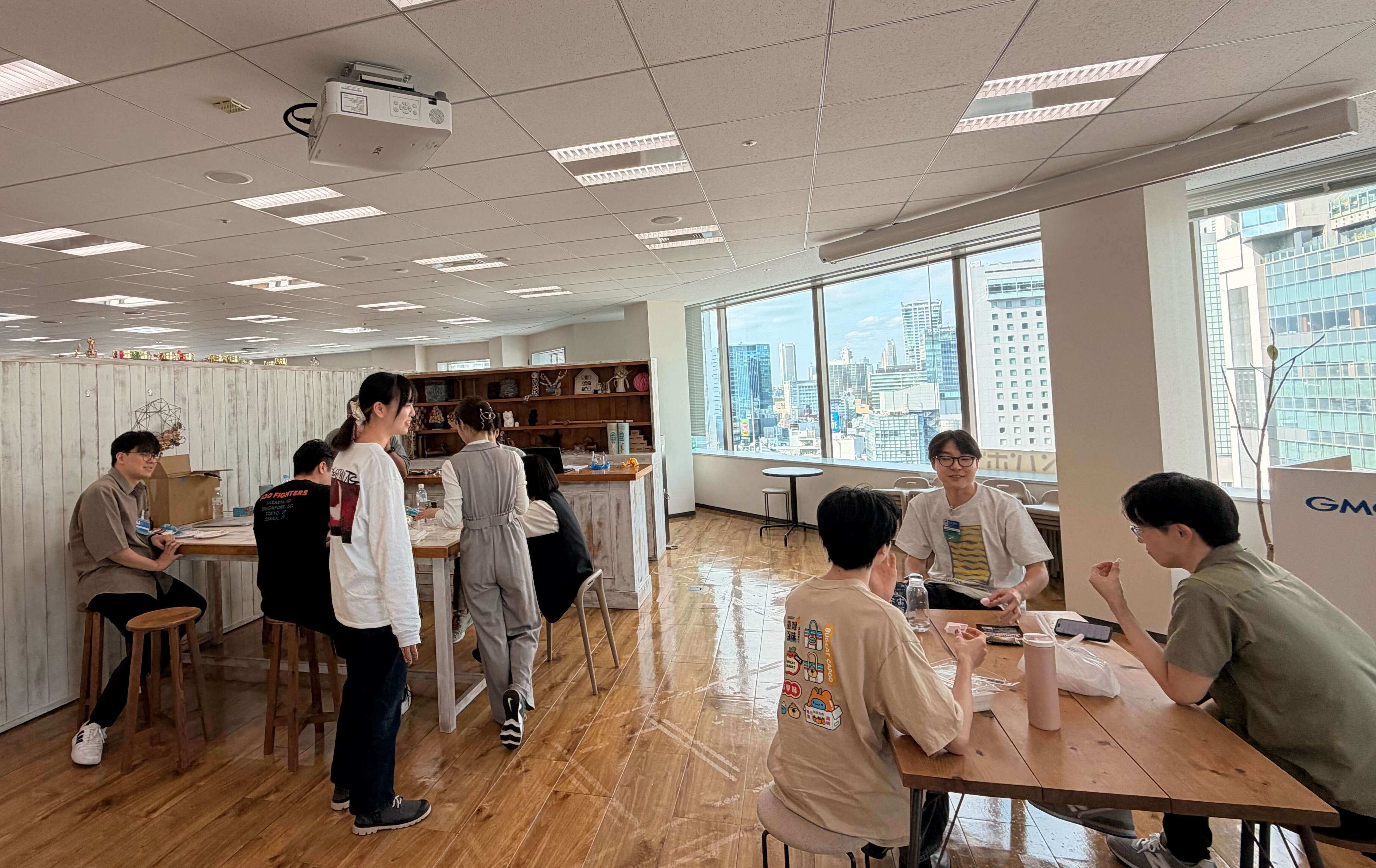 楽しい宇宙食ランチの様子